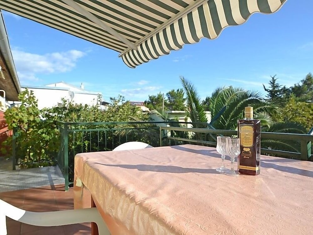 Apartment (Velebit - 130m to the beach - A1(5+1)) photo 3