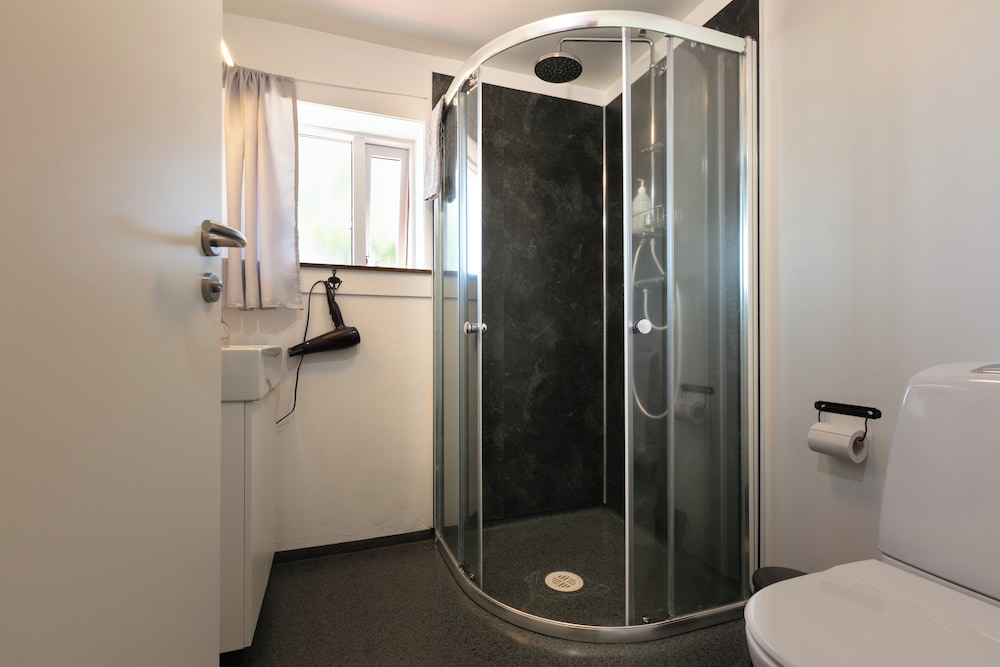 Standard Double or Twin Room, Non Smoking, Shared Bathroom photo 2
