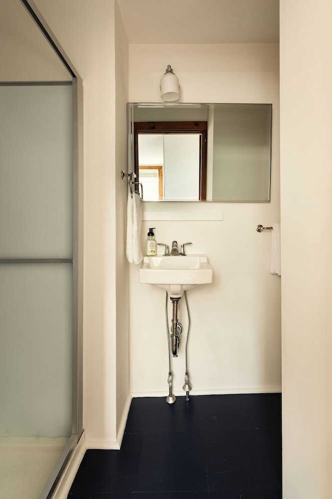 Deluxe Studio Suite, City View photo 2