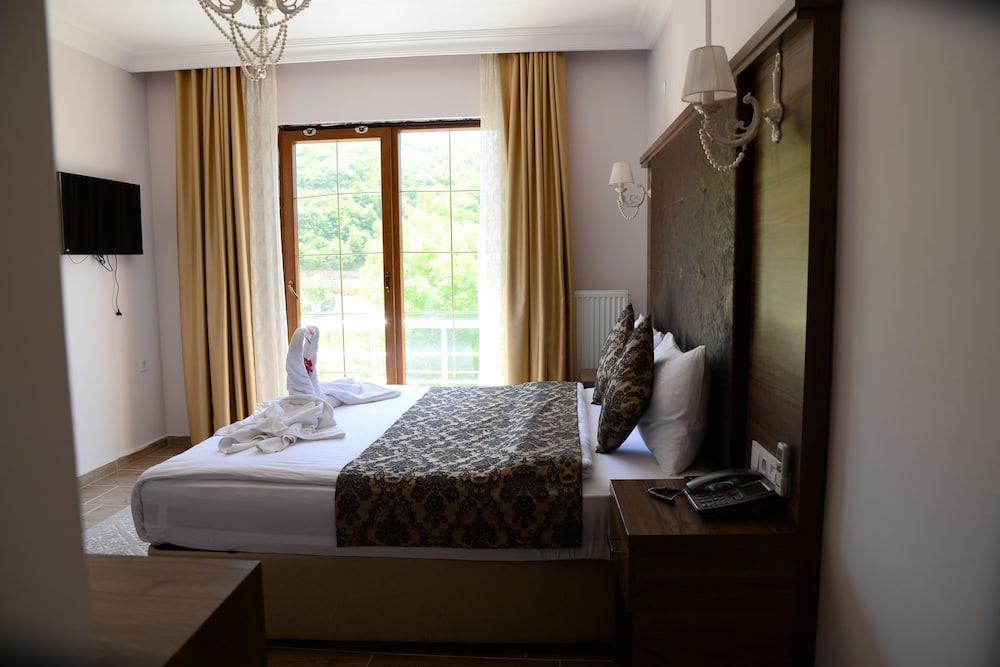 Economy Double Room, 1 Double Bed, Fireplace, Garden View