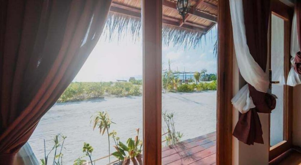 Deluxe Double or Twin Room, Ocean View, Beachfront photo 2