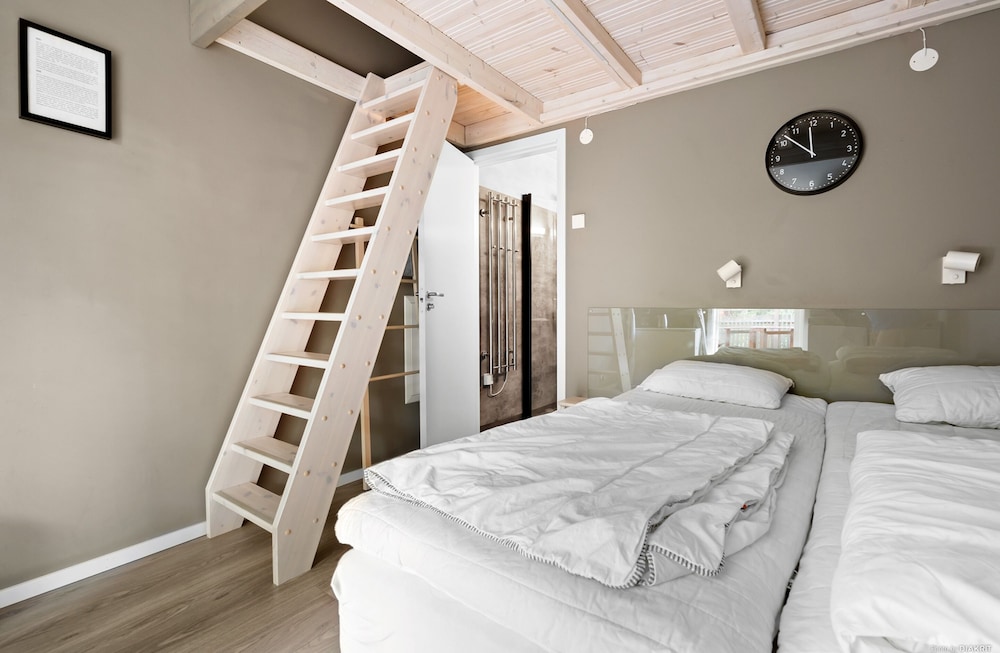 Family Cabin, 1 Bedroom photo 2