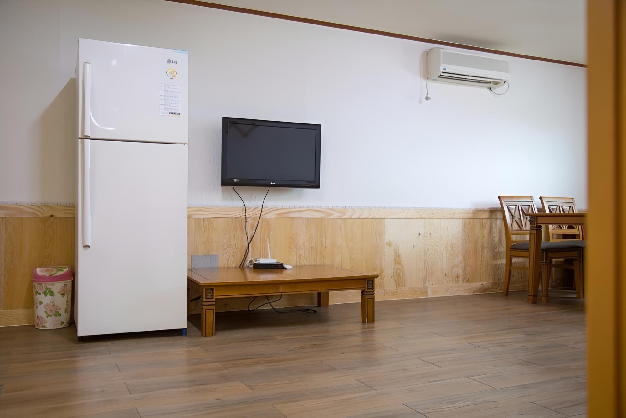 Room (501 (66m two-room)) - Photo 4
