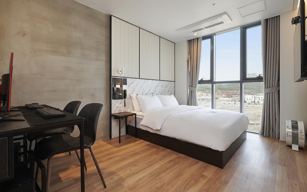 Room (Premium (2 High Performing PC Netflix) - Photo 2