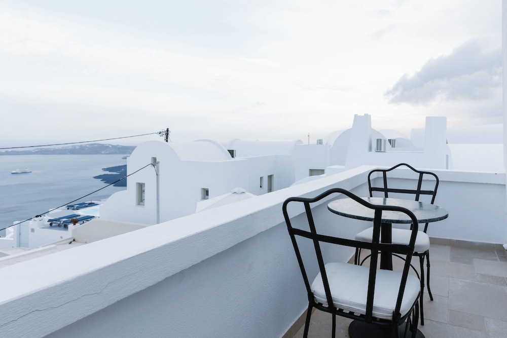Superior Room Caldera View - Photo 16