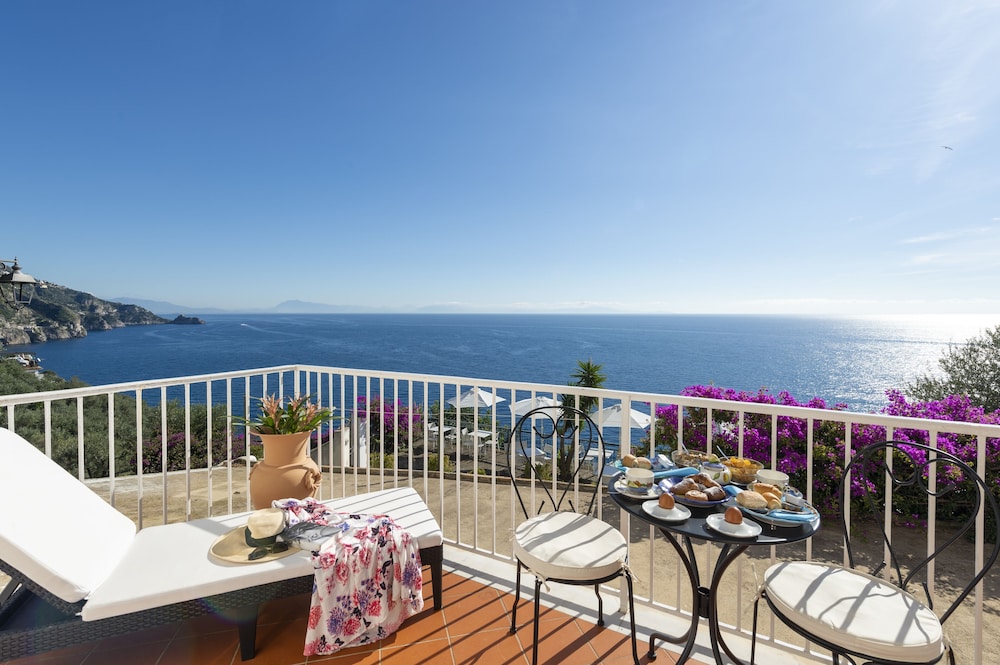 Double or Twin Room, Sea View - Photo 2