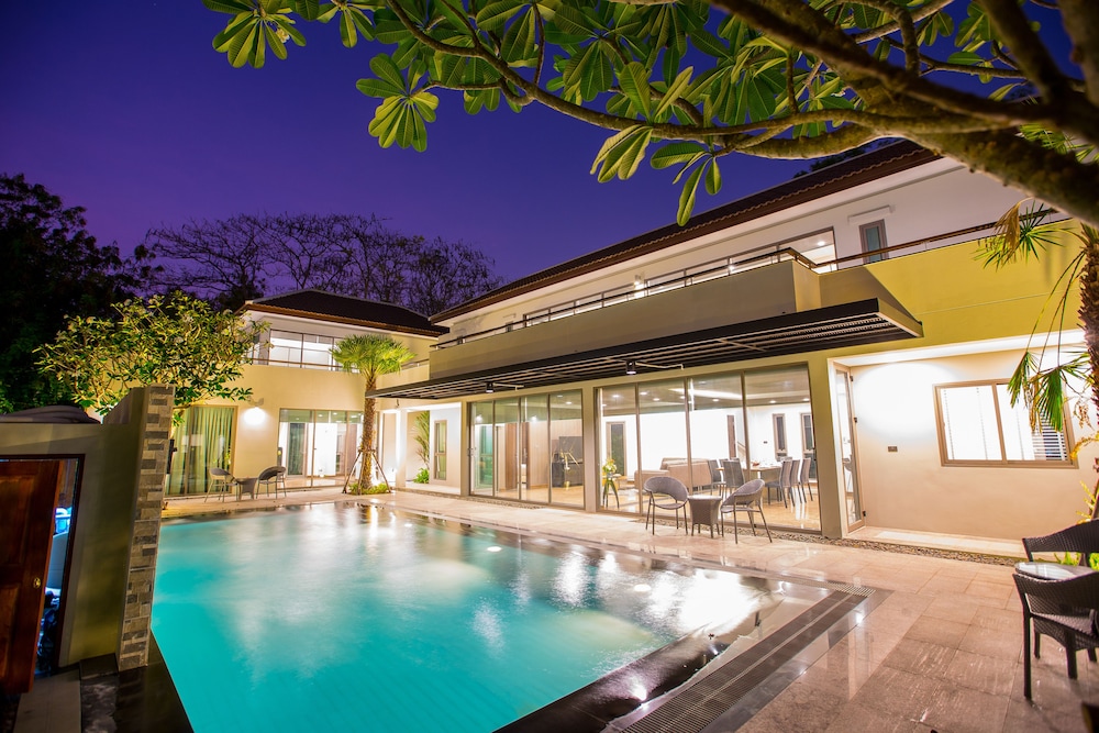 Premier Villa, Multiple Bedrooms, Private Pool, Beachfront photo 2