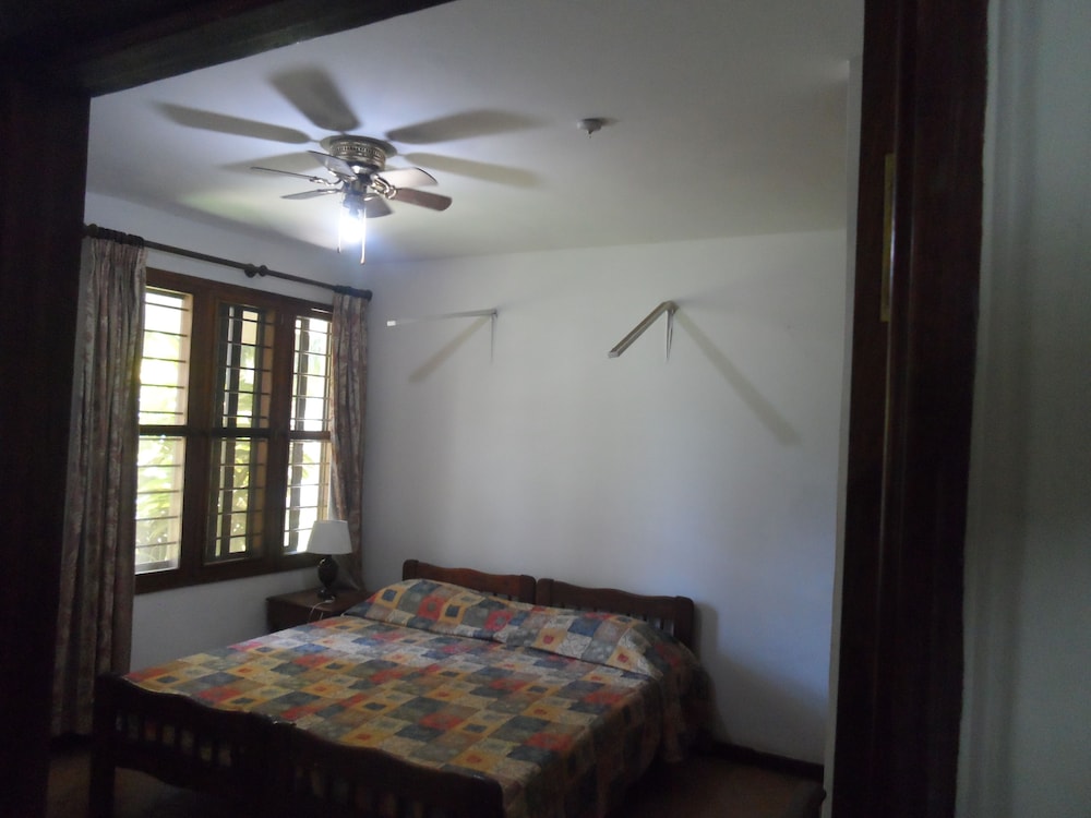 Basic Room, Shared Bathroom