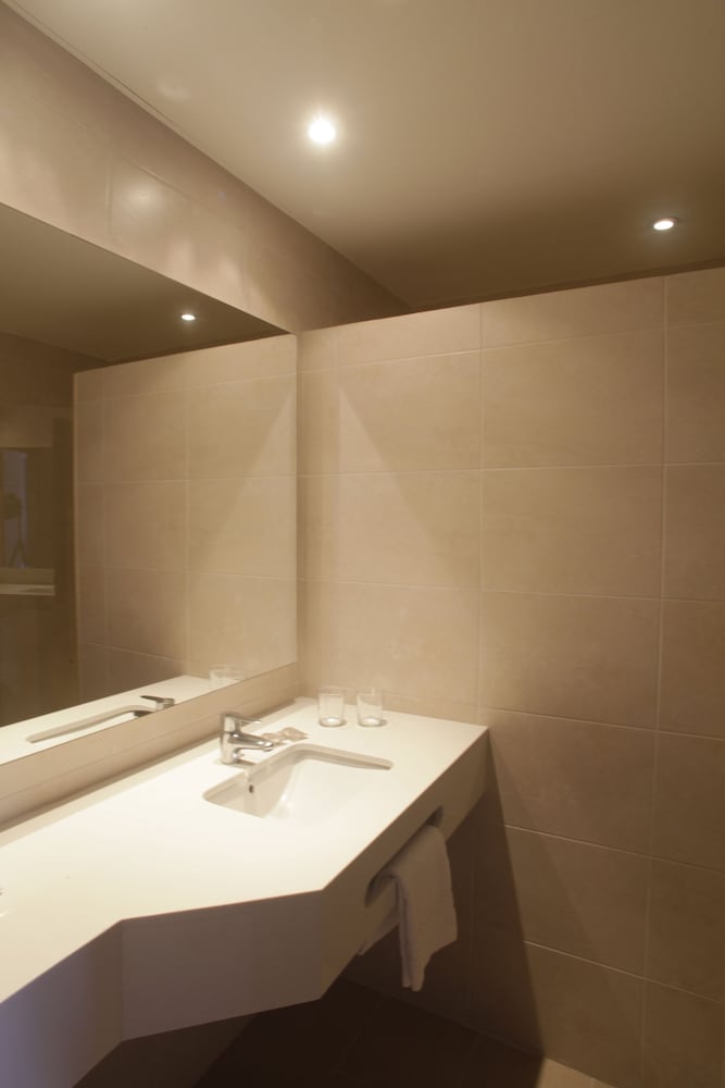 Twin Room, Terrace (2 Adults + 1 Child) thumbnail 6