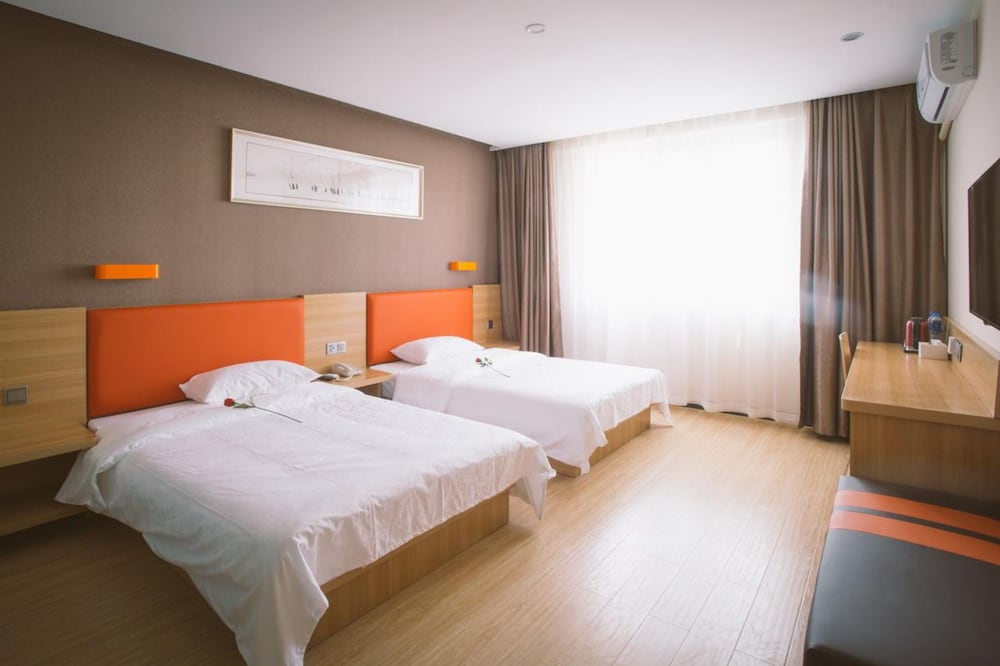 Deluxe Twin Room photo 2
