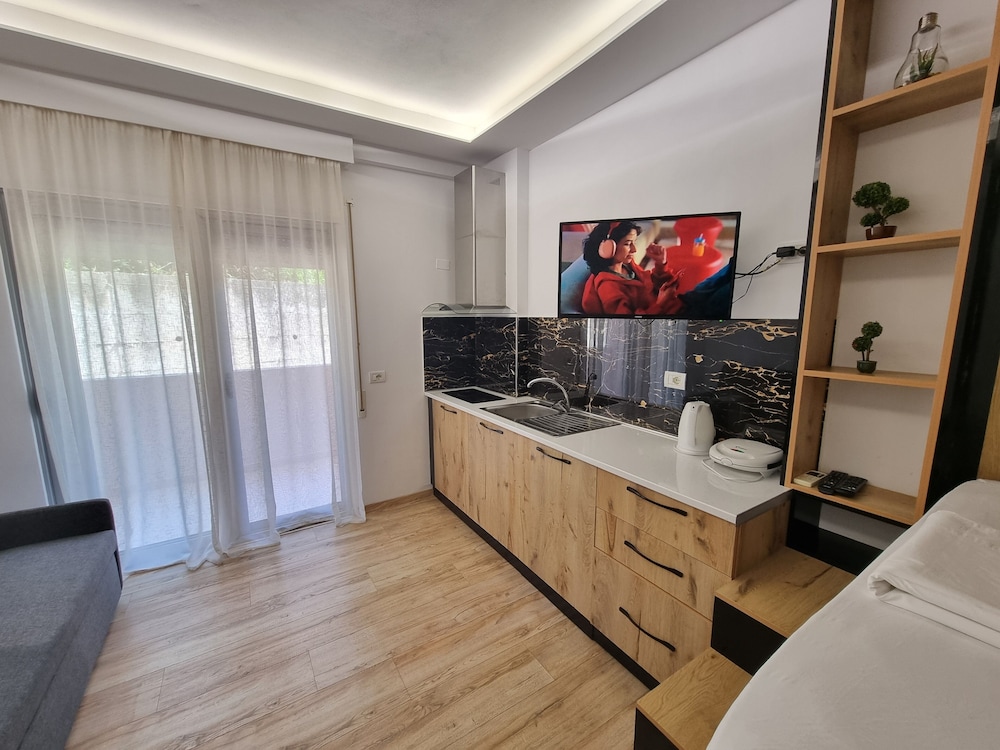 Deluxe Studio