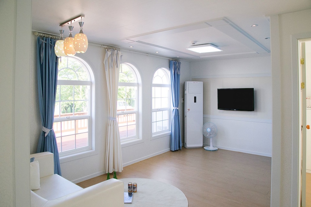 Family House, 1 Bedroom, Lake View, Lakeside (Watermist Lake) photo 1