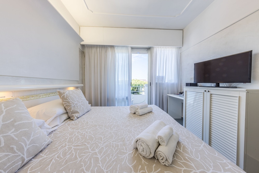 Standard Double or Twin Room - Photo 21