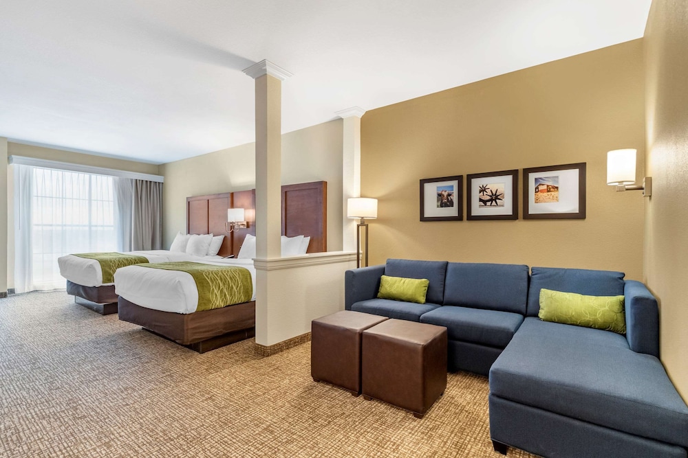 Deluxe Suite, 2 Queen Beds, Non Smoking with Sofabed photo 1