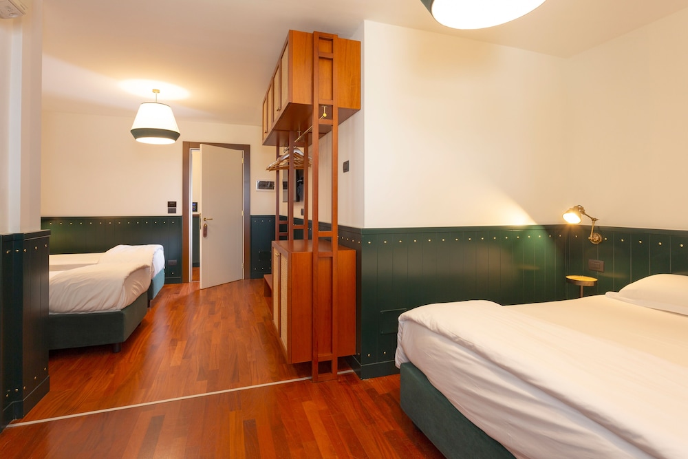 Quadruple Room, Private Bathroom