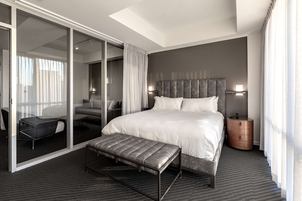 Deluxe Suite, 1 King Bed (2 Rooms)