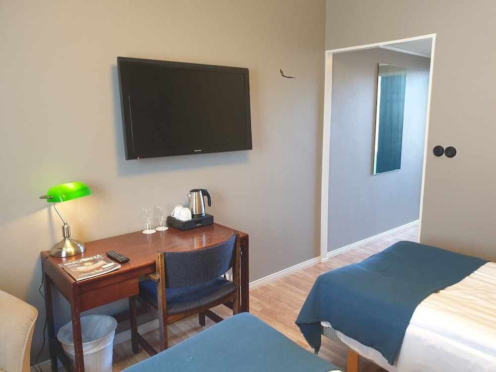 Standard Twin Room, 2 Twin Beds, Private Bathroom photo 3