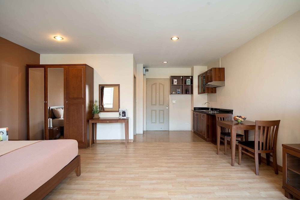 Junior Suite, Balcony, City View photo 2