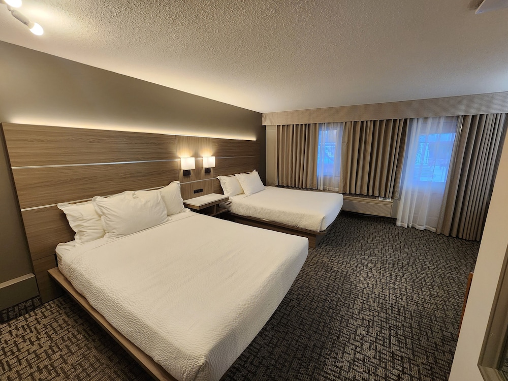 Room, 2 Queen Beds, Non Smoking, Pool View - Photo 3