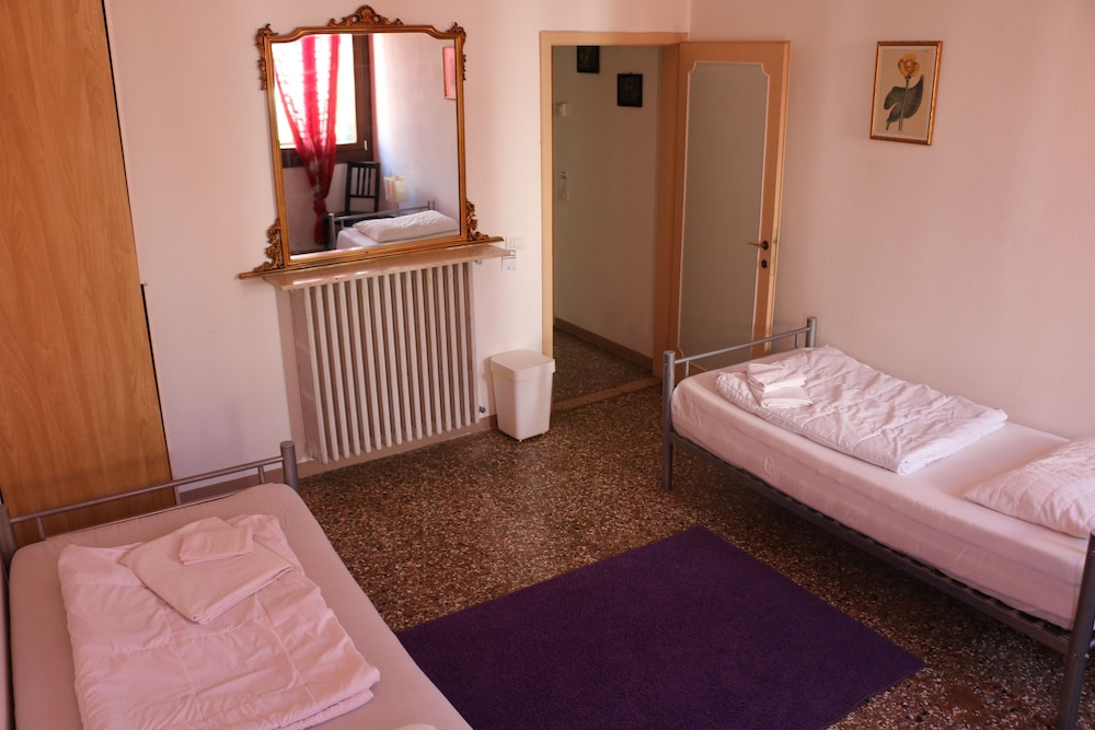 Shared Dormitory, Women Only photo 1