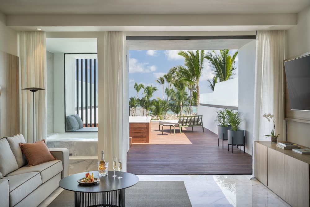 Excellence Club Beachfront Honeymoon Suite with Plunge Pool + 20 OFF SPA photo 2