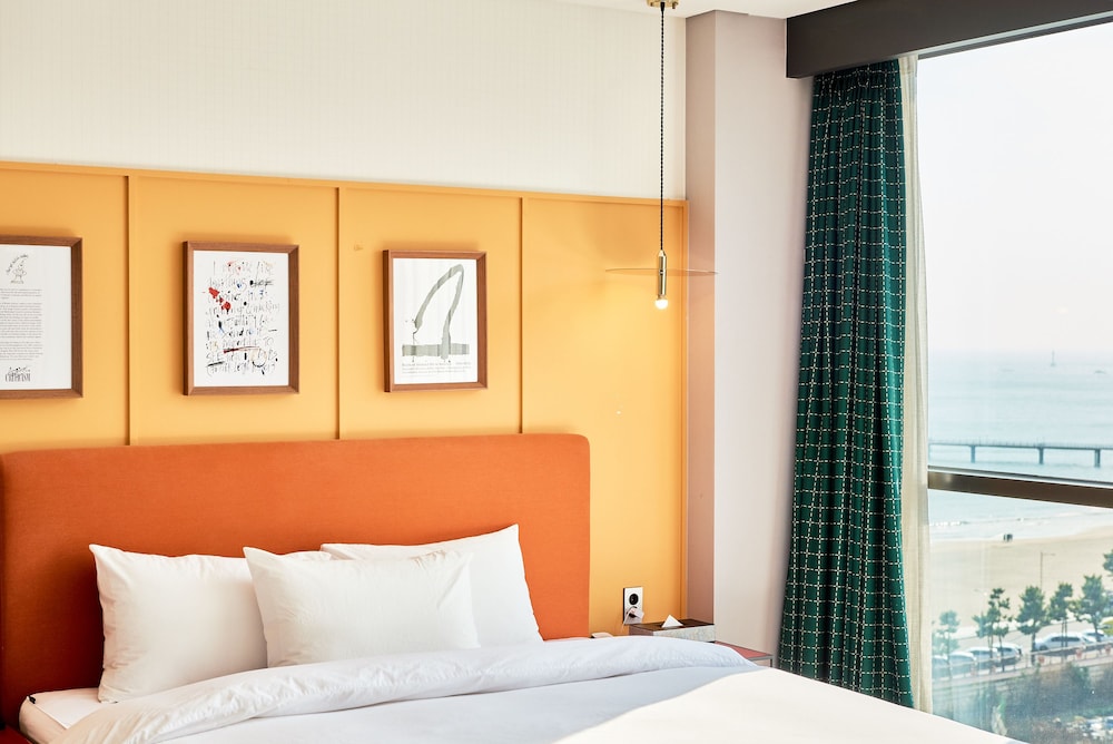 Deluxe Double Room, Partial Ocean View