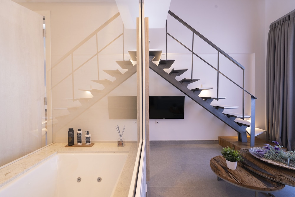Deluxe Maisonette with Balcony Pool View