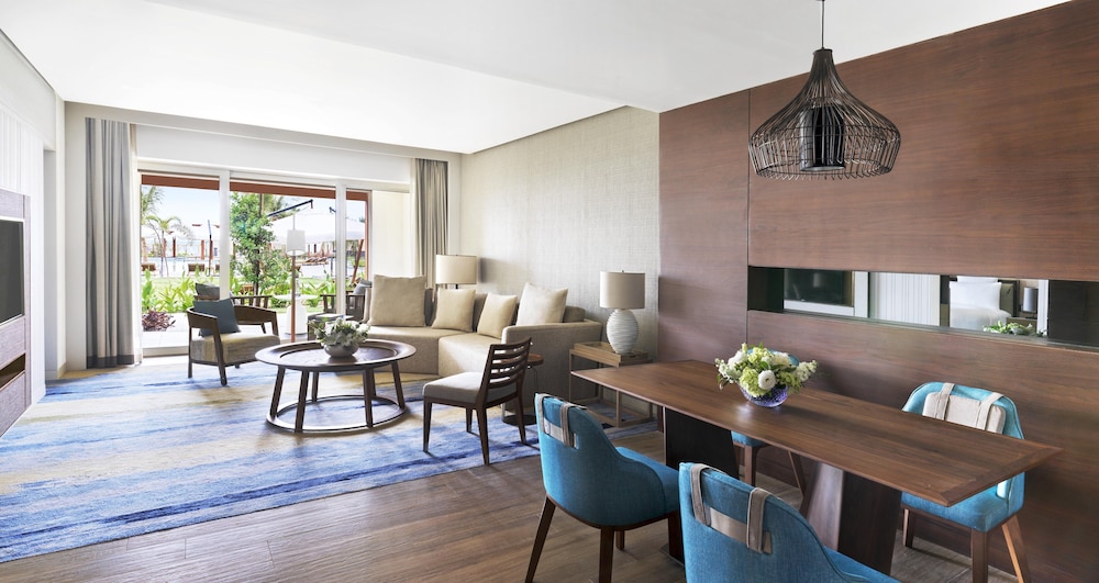 1 Bedroom Suite Garden Terrace Club Access 1 King