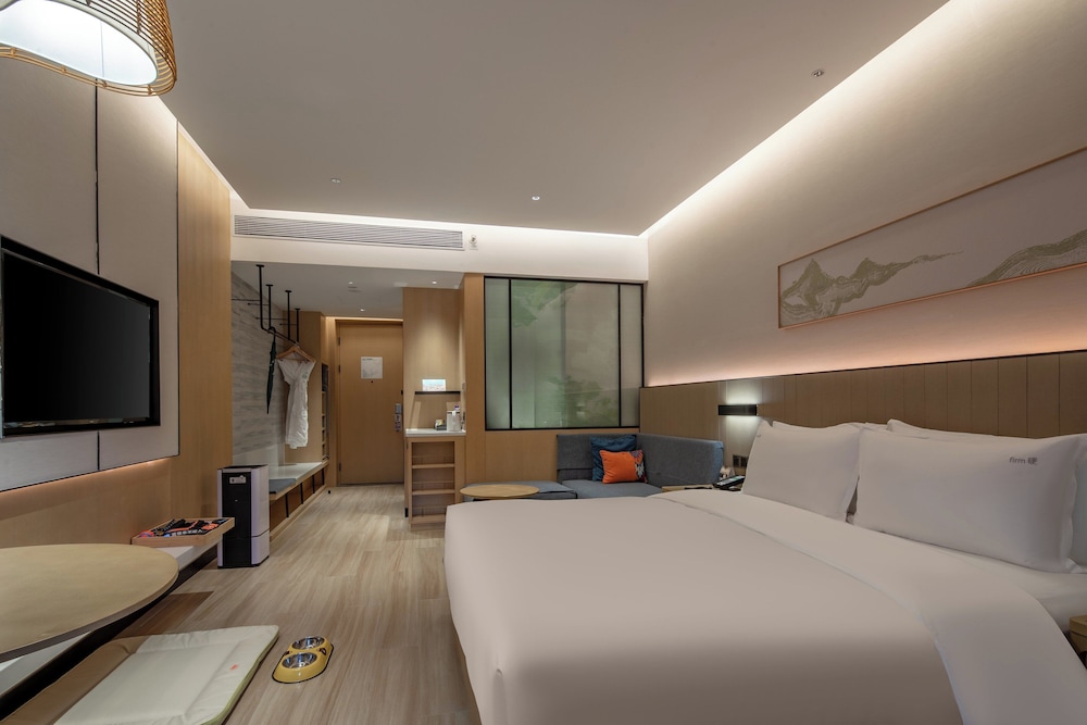 Standard Room, 1 King Bed (Pet Friendly) - Photo 1