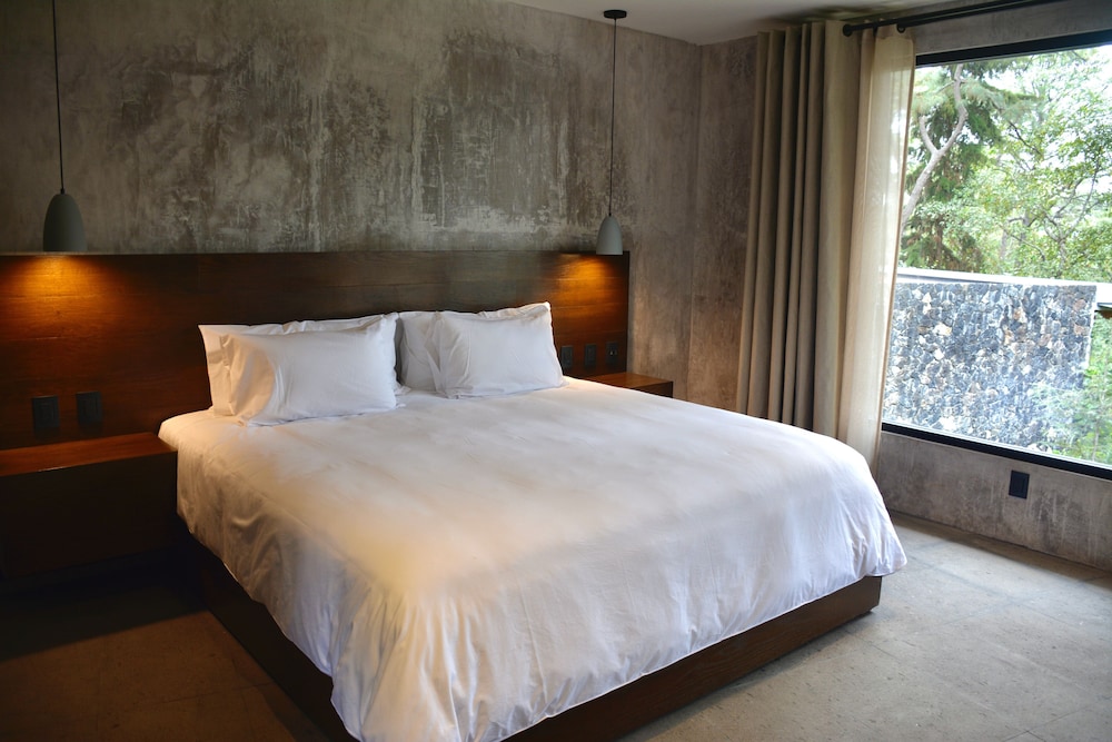 Standard Room, 1 King Bed, Garden View photo 1