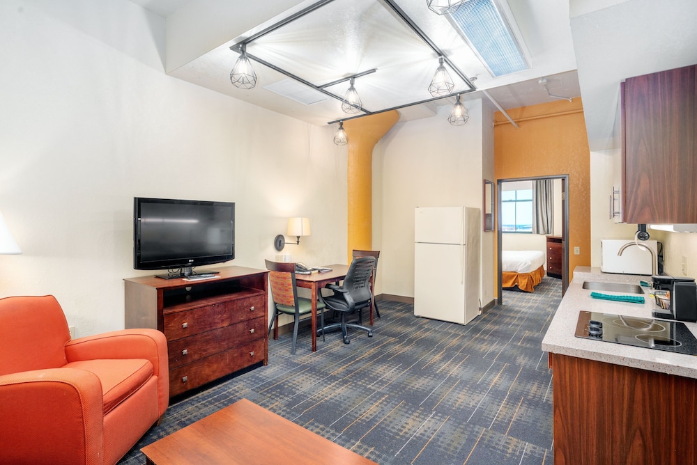 Suite, 2 Bedrooms, 1 King Bed