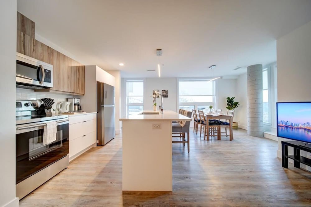 Stylish Modern Condo w Parking Location Coffee, Foto 32