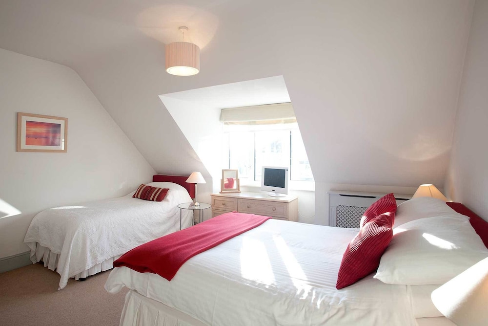 Deluxe Triple Room (Room 3) photo 2