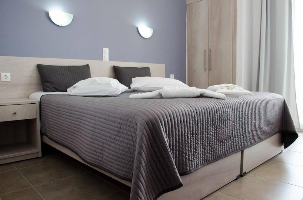 Deluxe Double Room, Partial Sea View