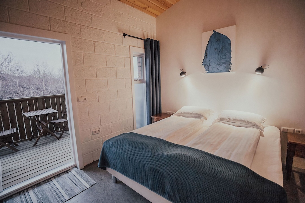 Deluxe Double Room, 1 Queen Bed, Private Bathroom, Mountain View photo 2
