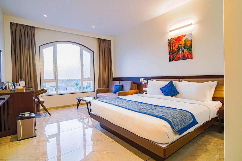 Winter Green River View Room