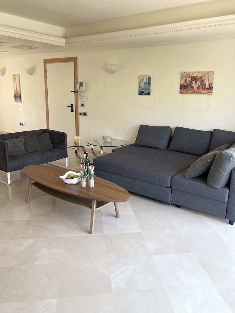 Classic Penthouse, 2 Bedrooms, Garden View, Garden Area photo 1