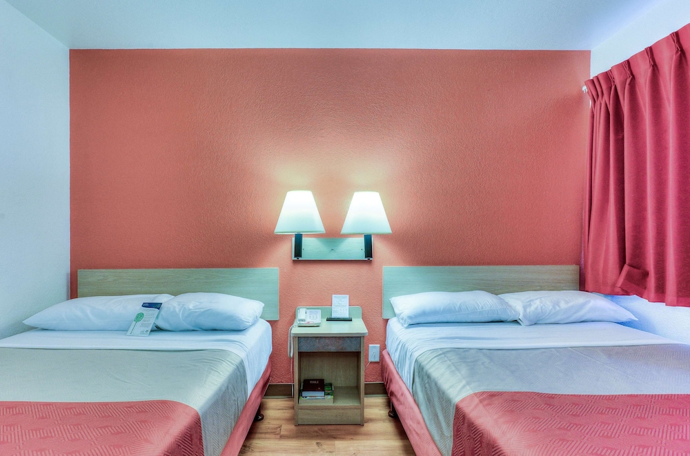 Standard Room, 2 Double Beds, Non Smoking photo 2