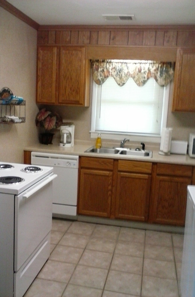 Economy Cottage, 3 Bedrooms, Kitchen, Garden Area