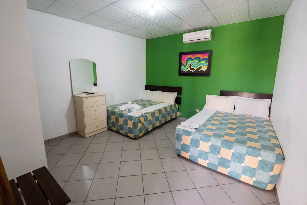 Basic Double Room, Multiple Beds, Non Smoking photo 1