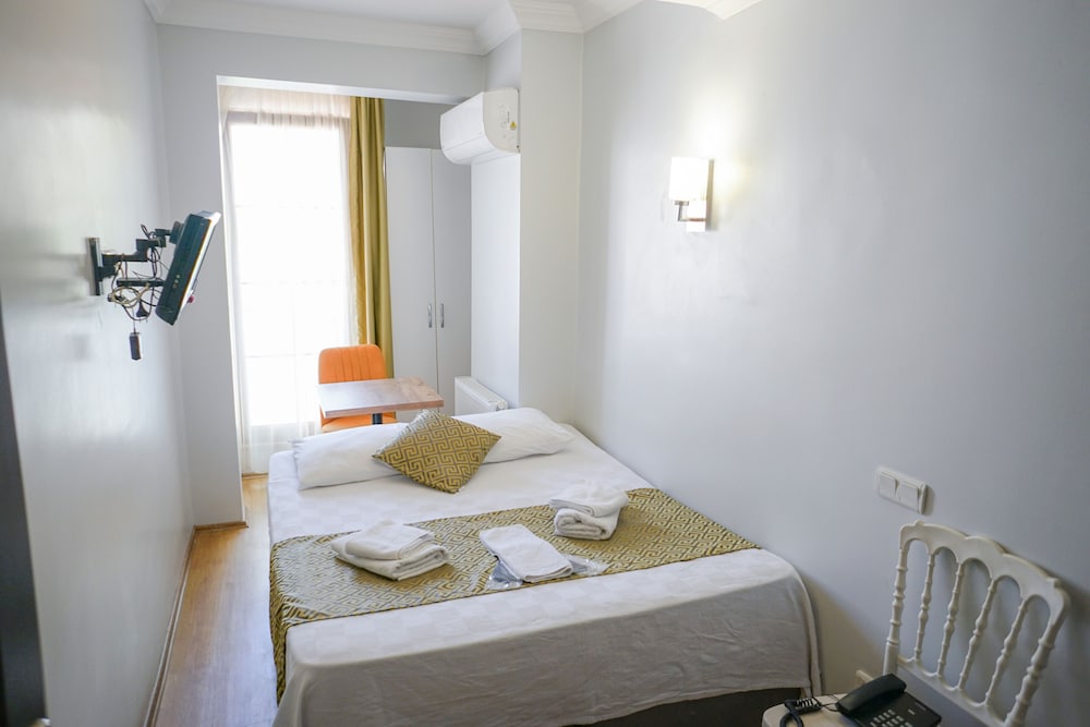Ekonomik Meydan Manzarali Oda