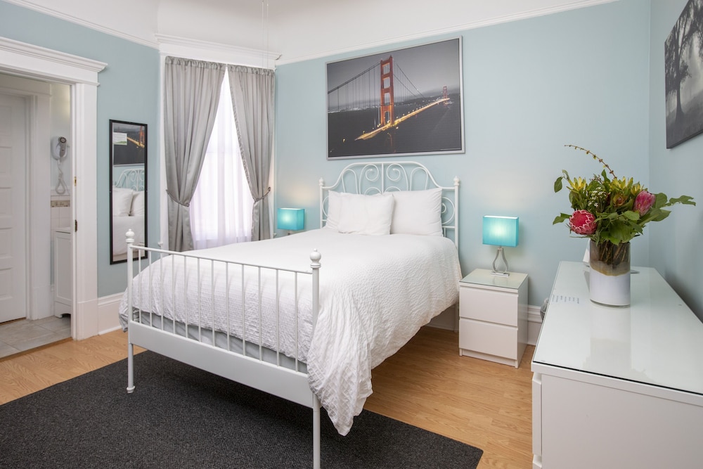 Double Room, Shared Bathroom (Residential)
