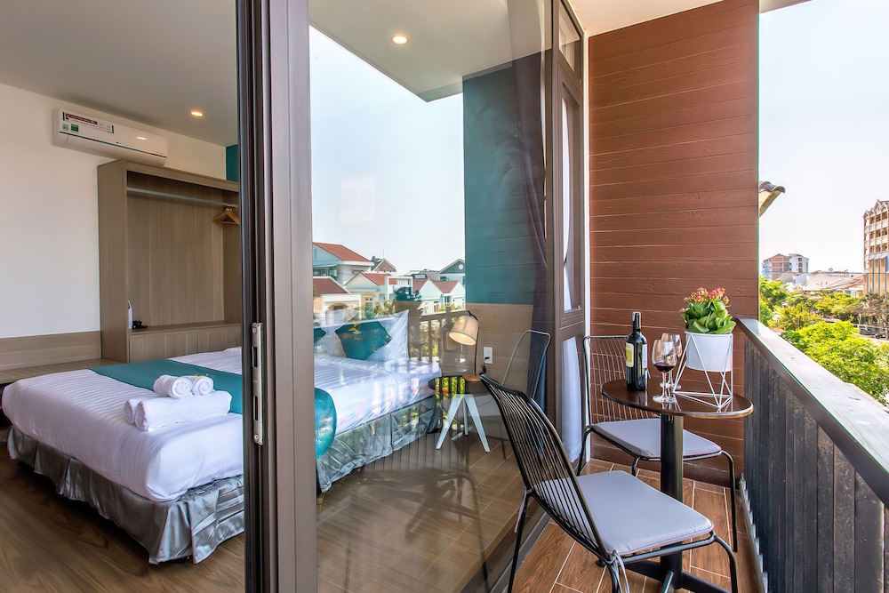Deluxe Room, Balcony, City View photo 1