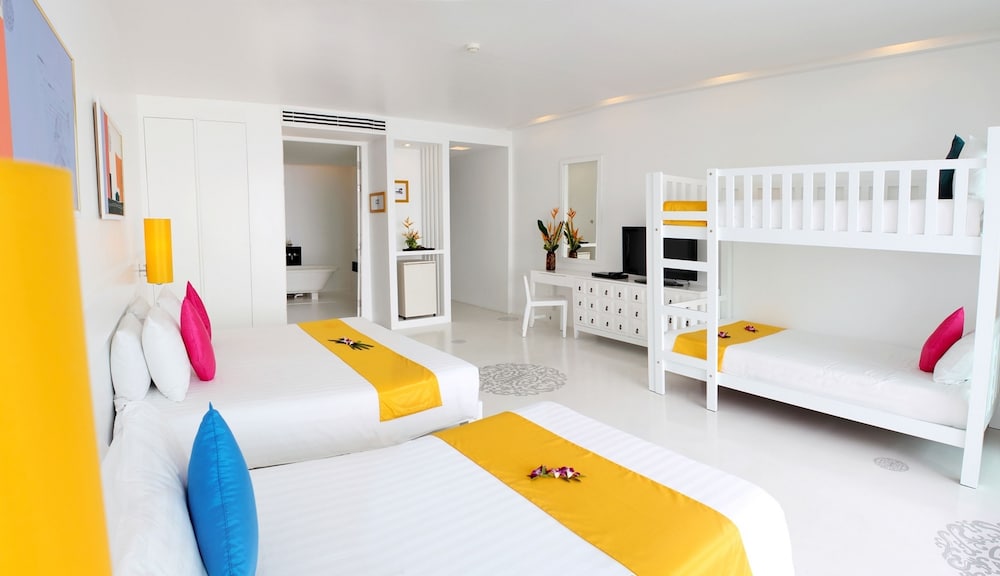 Family Room, 1 Bedroom, Non Smoking, Bathtub - Photo 1