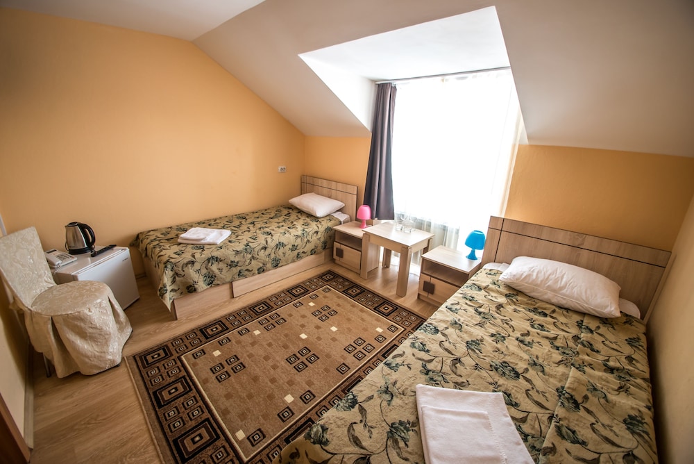 Economy Double or Twin Room, Private Bathroom photo 1
