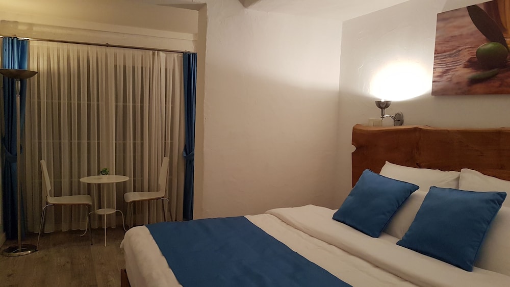Standard Quadruple Room - Photo 14
