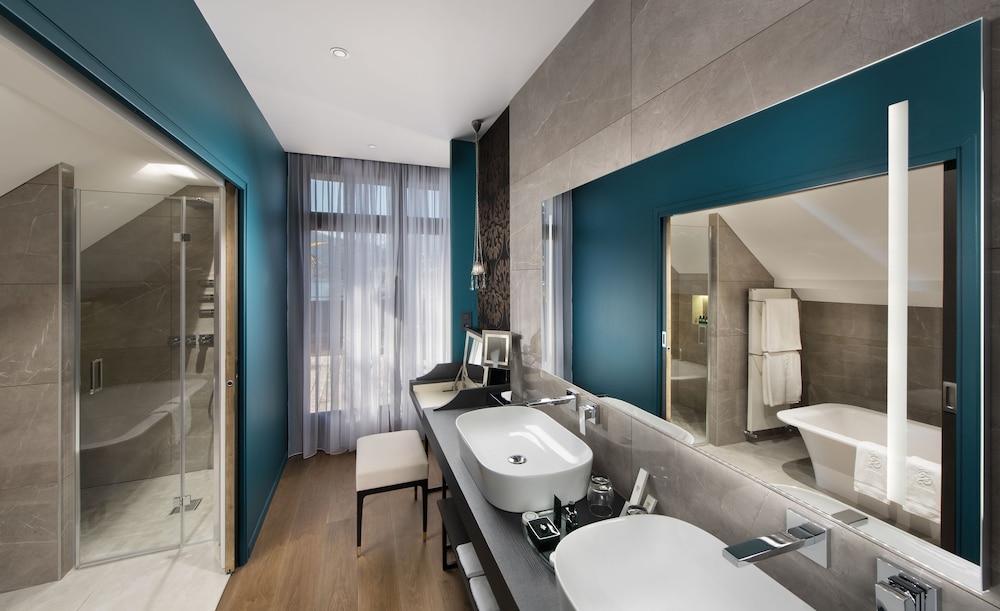 Exclusive Suite, Balcony, Lake View