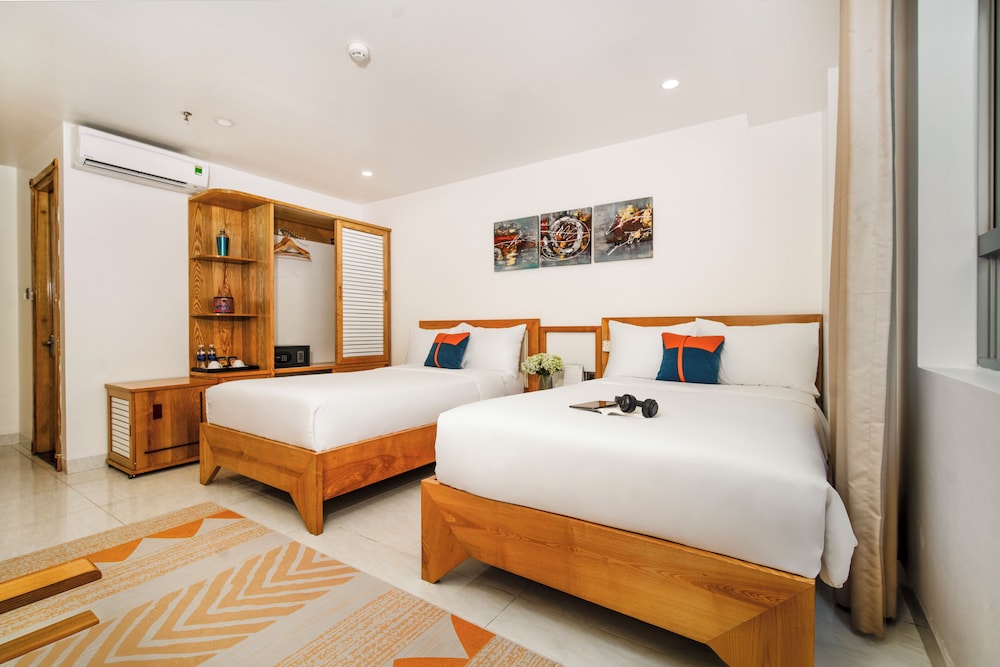 Superior Twin Room, No Windows