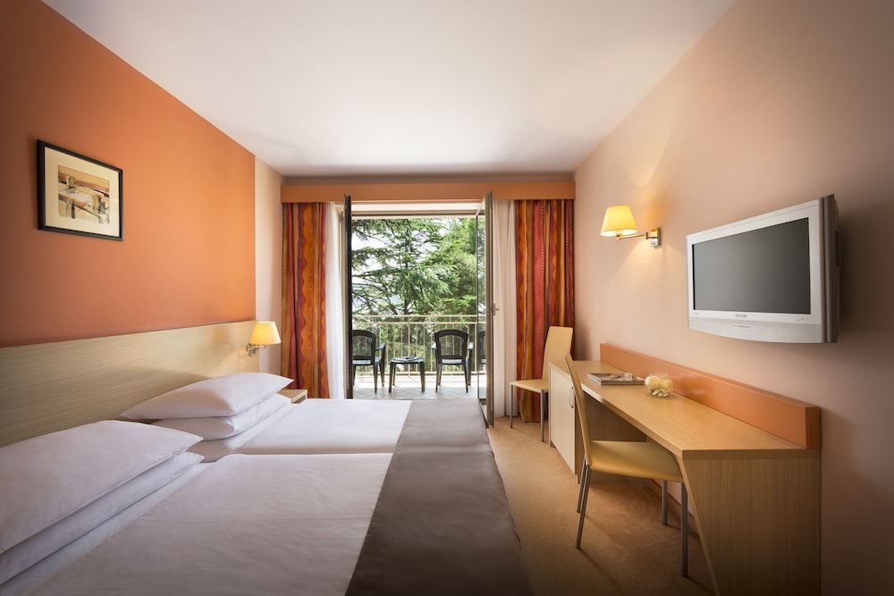 Standard Twin Room, Balcony, Park View - Photo 2