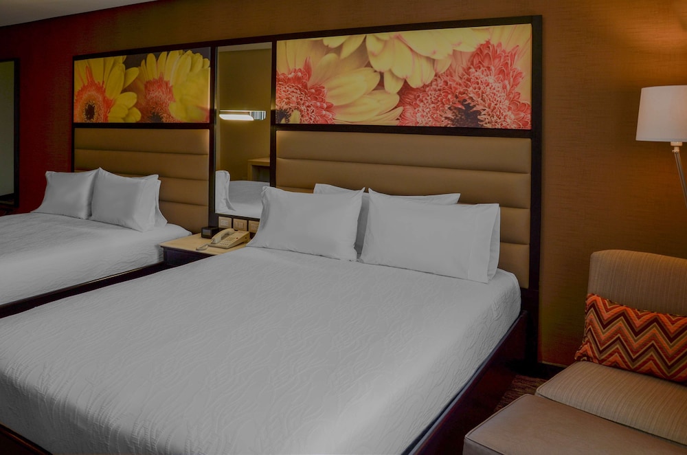 Room, 2 Queen Beds, City View - Photo 1